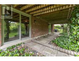 41 HAMPTON CRESCENT - 37