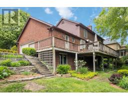 41 HAMPTON CRESCENT - 42