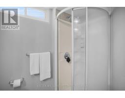 35 EDMUNDS CRESCENT - 33