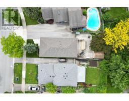 35 EDMUNDS CRESCENT - 46