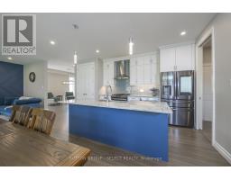 33 - 1061 EAGLETRACE DRIVE - 12