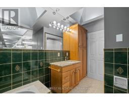 15 - 696 WONDERLAND ROAD S - 28