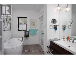 4 - 130 WINDSOR CRESCENT - 22