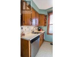 173 CENTRE STREET E - 10