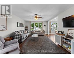 41 FARNHAM CRESCENT - 11