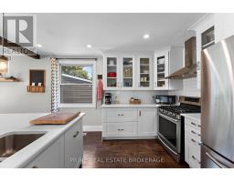 41 FARNHAM CRESCENT - 19