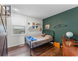 41 FARNHAM CRESCENT - 27