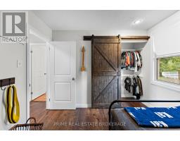 41 FARNHAM CRESCENT - 28
