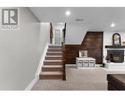 41 FARNHAM CRESCENT - 29
