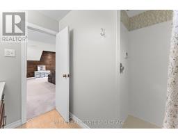 41 FARNHAM CRESCENT - 32