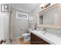 41 FARNHAM CRESCENT - 33
