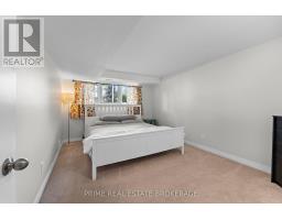 41 FARNHAM CRESCENT - 34