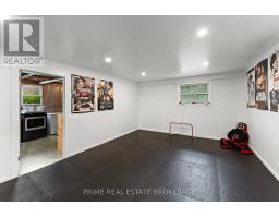41 FARNHAM CRESCENT - 37