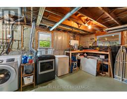 41 FARNHAM CRESCENT - 38