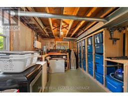 41 FARNHAM CRESCENT - 39