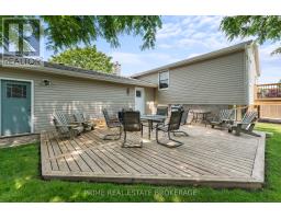 41 FARNHAM CRESCENT - 42
