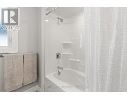 1 - 1061 EAGLETRACE DRIVE - 33