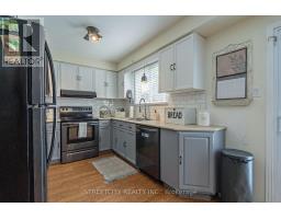 47 FOX HOLLOW CRESCENT - 11