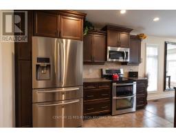 396 MACDONALD STREET - 8