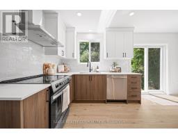 15 VINCENT CRESCENT - 13