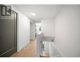 15 VINCENT CRESCENT - 17