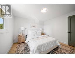 15 VINCENT CRESCENT - 19