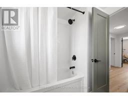 15 VINCENT CRESCENT - 25
