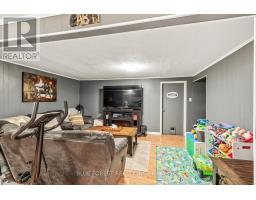11 - 460 SOUTHDALE ROAD E - 32