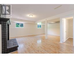 20 FAIRCHILD CRESCENT - 24