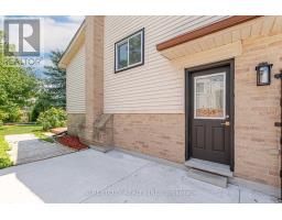 20 FAIRCHILD CRESCENT - 36