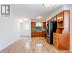 20 FAIRCHILD CRESCENT - 4