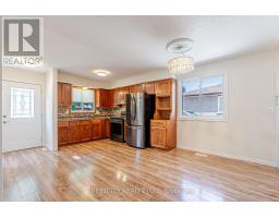 20 FAIRCHILD CRESCENT - 6