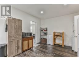 12 WELDON AVENUE - 33
