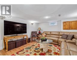108 HIGHVIEW AVENUE W - 32