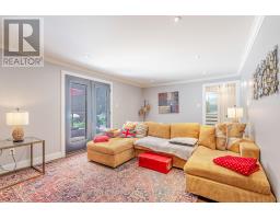 68 HAMPTON CRESCENT - 21