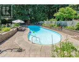 68 HAMPTON CRESCENT - 37