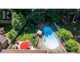68 HAMPTON CRESCENT - 44
