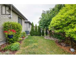 81 - 9 DAUSETT DRIVE - 13