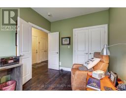 81 - 9 DAUSETT DRIVE - 18