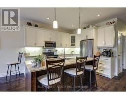 81 - 9 DAUSETT DRIVE - 38