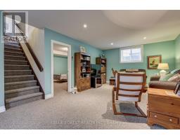 81 - 9 DAUSETT DRIVE - 43