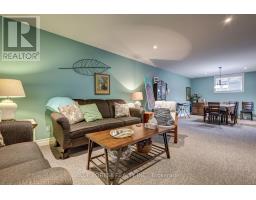81 - 9 DAUSETT DRIVE - 44