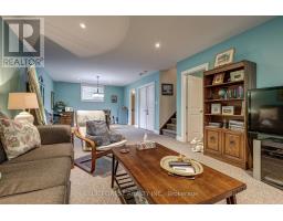 81 - 9 DAUSETT DRIVE - 45