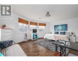 262 PINETREE LANE - 26