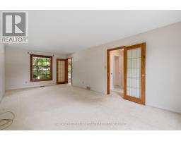 948 FARNHAM ROAD N - 36