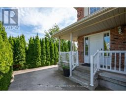 830 CRESTHAVEN CRESCENT - 4
