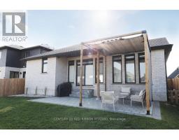 11 BRISCOE CRESCENT - 38