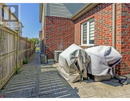 1502 CORONATION DRIVE - 33