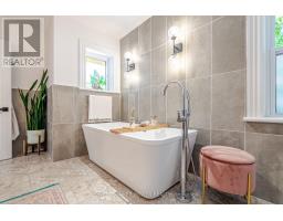 20 ELMWOOD AVENUE E - 32