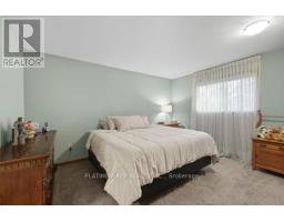 23 LYNNGATE GROVE - 11